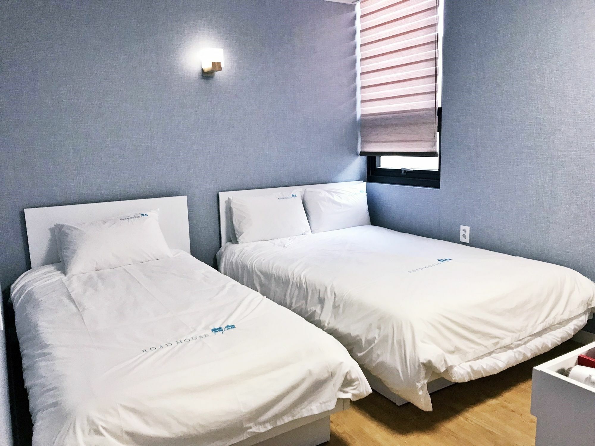 Roadhouse Hongdae Shinchon Hotel Сеул Екстериор снимка